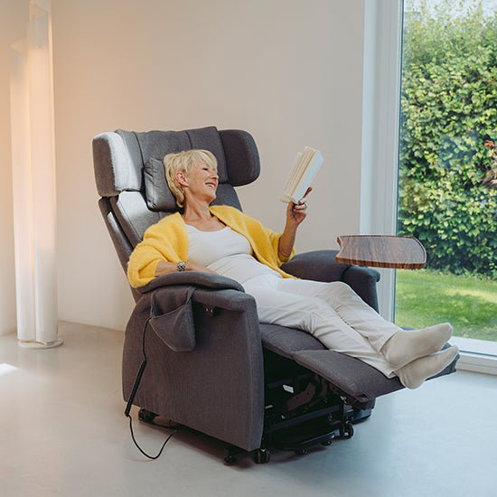 "RELAX" Elektrisk lænestol med hjul & elevation - Ergonomisk & unikt design. NYHED 2025 - Seniorpleje - Lænestole - Saljol - SAJ - RELAXCHAIR - 2 - FAST - GRAFIT (MØRKEGRÅ) -