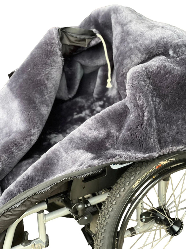 Luksus kørestolspose - Ægte lammeskind på hele indersiden. Lynlås hele vejen rundt. - Seniorpleje - kørestolsposer - Orgaterm - OGT-2204 - MEDIUM/STR 4 - -