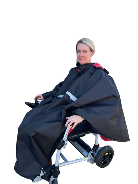 Vandtæt poncho med blød fleece til kørestolsbrugere - Beskyttelse mod regn og kulde - 3 str - Seniorpleje - Beklædning - Orgaterm - OGT-207803 - SMALL/SIZE 3 (BLÅ/GRÅ) - -