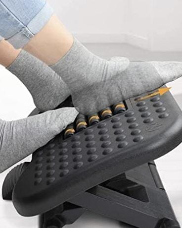 Ergonomisk fodstøtte med massagerulle -med let justerbare vinkler. 44 x 33 cm - Seniorpleje - Fodstøtte - Seniorpleje - HUANAMZ-03 - - -