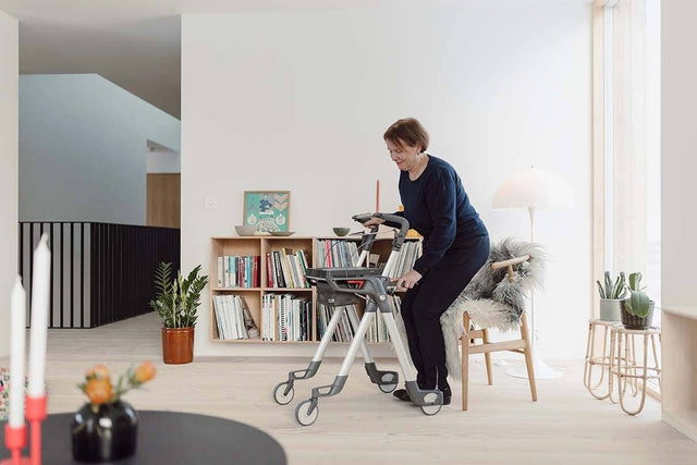 “HESTIA” indendørs gåvogn. Smart, stabil og foldbar. Luksus-model. NYHED - Seniorpleje - Indendørs rollatorer - Seniorpleje - TOPR-815500 - - -
