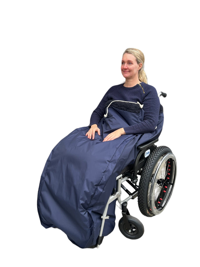 Kørestolspose i blød & varm termofleece Vandtæt & åndbar. 2 farver. Håndlavet - Seniorpleje - Termoposer - Orgaterm - OGT-2043S - Small, Size 3 -Sort -