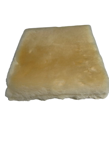 Lammeskindspude til kørestol - Varmt, vaskbart, blødt & åndbart. - Seniorpleje - Lammeskindspude til kørestol - Orgaterm - OGT-264043 - 40 x 43 x 5 cm - -