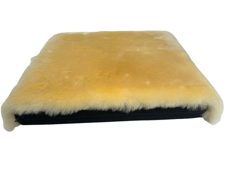 Lammeskindspude til kørestol - Varmt, vaskbart, blødt & åndbart. - Seniorpleje - Lammeskindspude til kørestol - Orgaterm - OGT-264043 - 40 x 43 x 5 cm - -